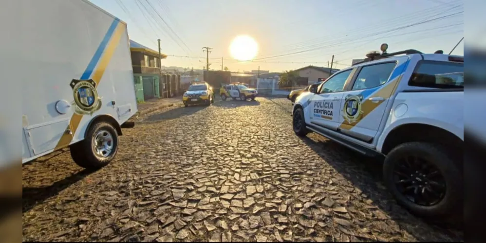 Homicídio aconteceu na manhã desta quinta-feira (25), na rua Erveira, em Ponta Grossa