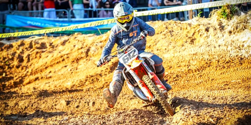 Pista de Ponta Grossa fica nos fundos do Centro Agropecuário