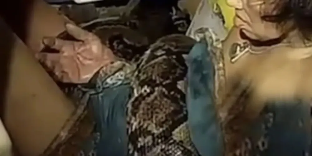 Mulher foi levada para o hospital com vários ferimentos