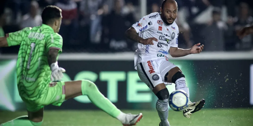 Felipe Augusto ampliou o placar do Operário no segundo tempo