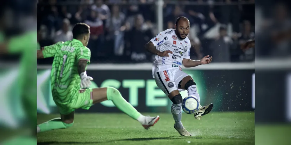 Felipe Augusto ampliou o placar do Operário no segundo tempo