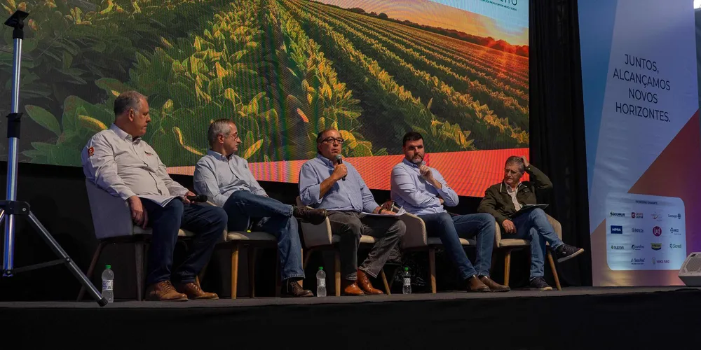 Evento teve a participação de mais de 200 pessoas na plateia