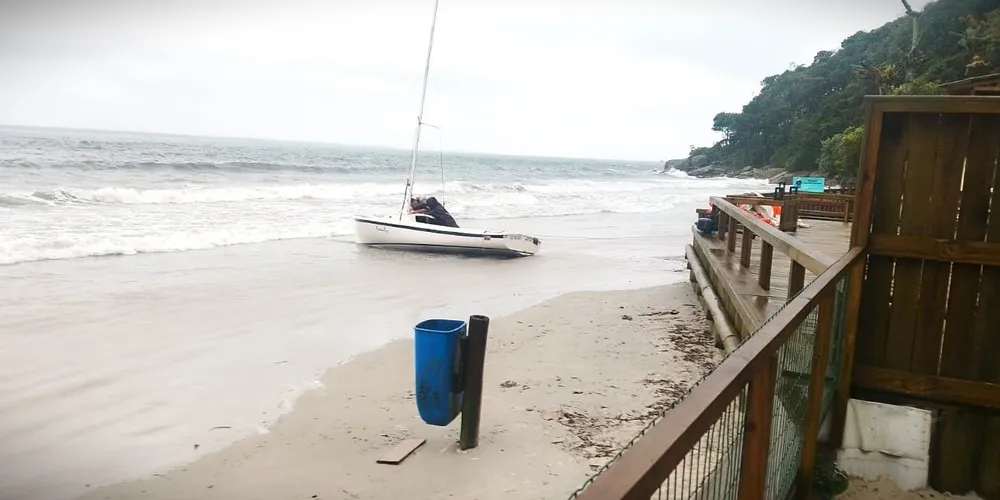 Dois empresários e um médico estavam no veleiro