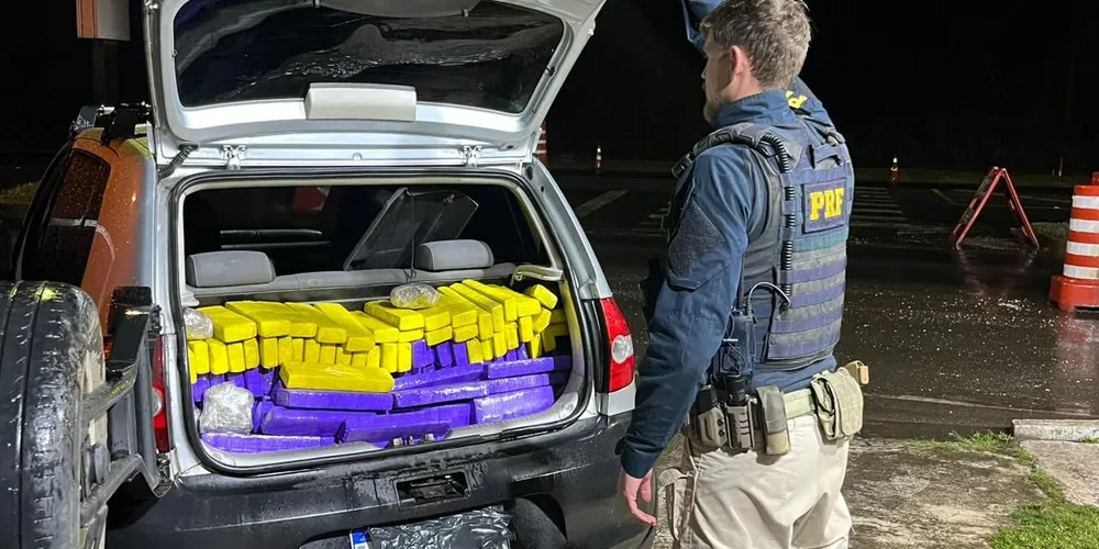 PRF apreende mais de 270 Kg de maconha em carro furtado