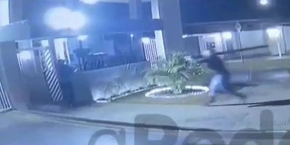 Tentativa de agressão foi registrada por câmera de segurança