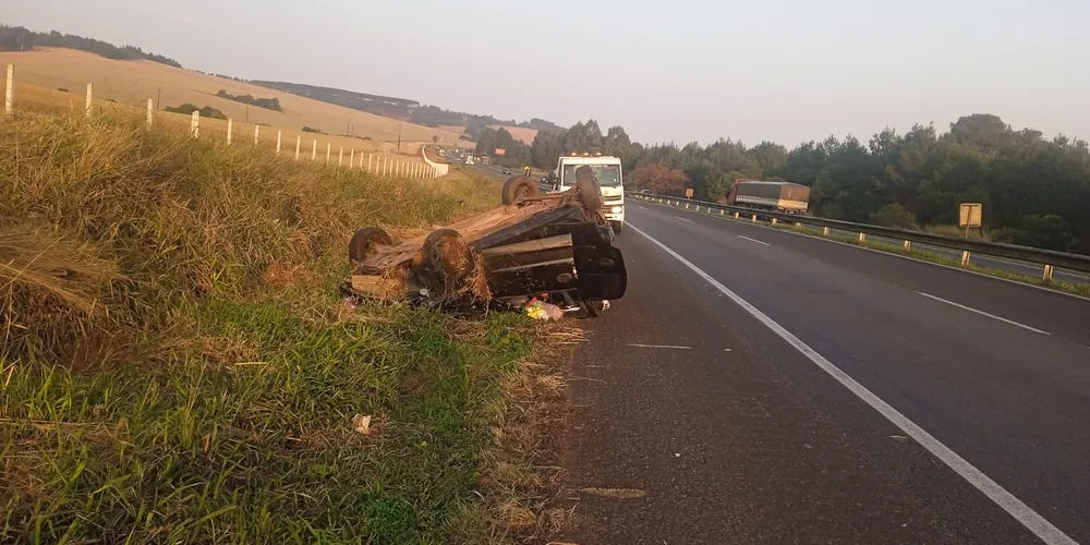 Capotamento aconteceu por volta das 07h30 desta terça-feira (06)
