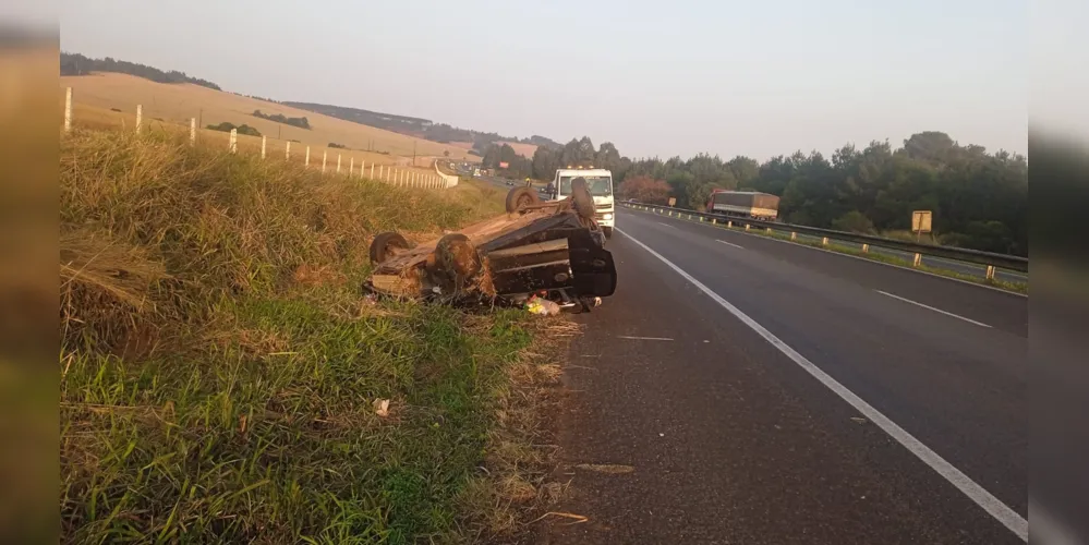 Capotamento aconteceu por volta das 07h30 desta terça-feira (06)