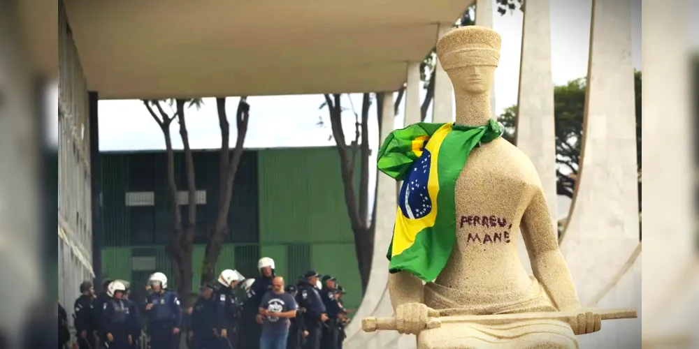 Escrita foi colocada em frente à sede do Supremo Tribunal Federal