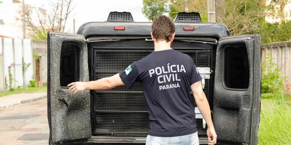 A Polícia Civil do Paraná (PCPR), com apoio da Polícia Militar do Paraná (PMPR), prendeu um homem, de 22 anos.