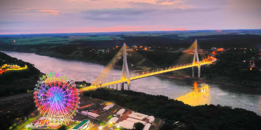 Ponte foi finalizada em 2023 e tem um vão-livre de 470 metros