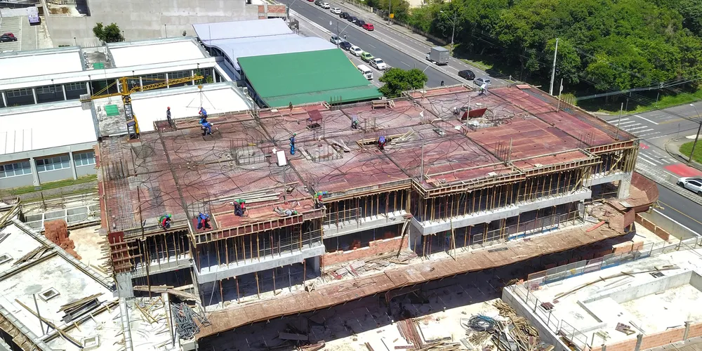 Governo do Paraná lança projeto de qualificação profissional para mulheres na construção civil