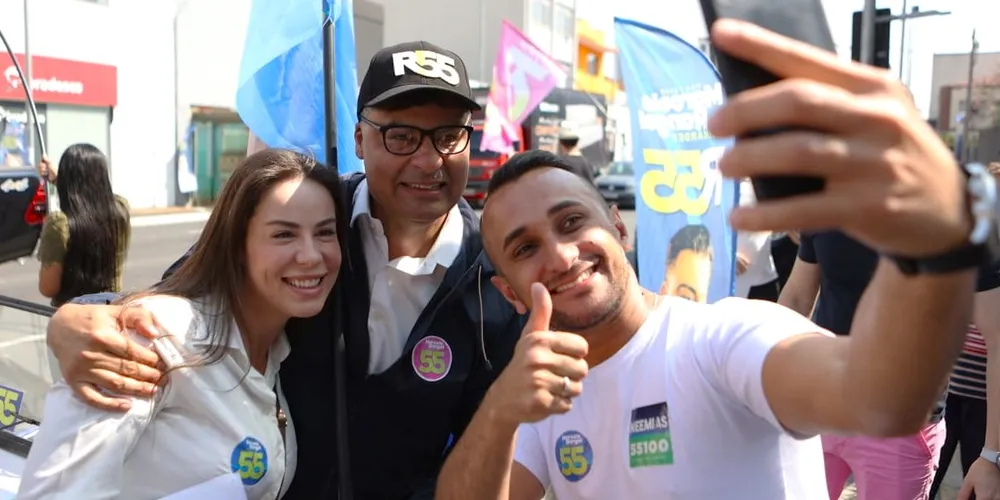 Marcelo Rangel (PSD) durante atividade de campanha no Centro de Ponta Grossa