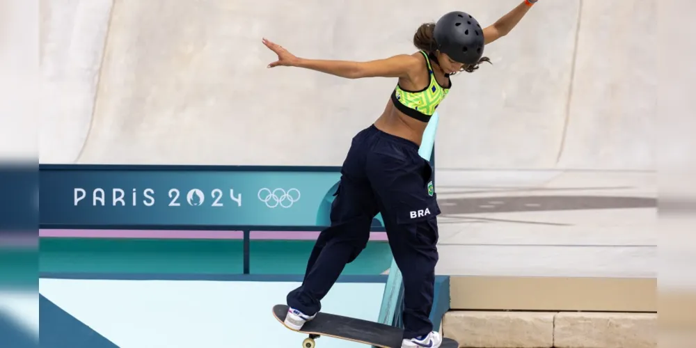 Rayssa Leal durante prova do Skate Street nos Jogos Olímpicos de Paris