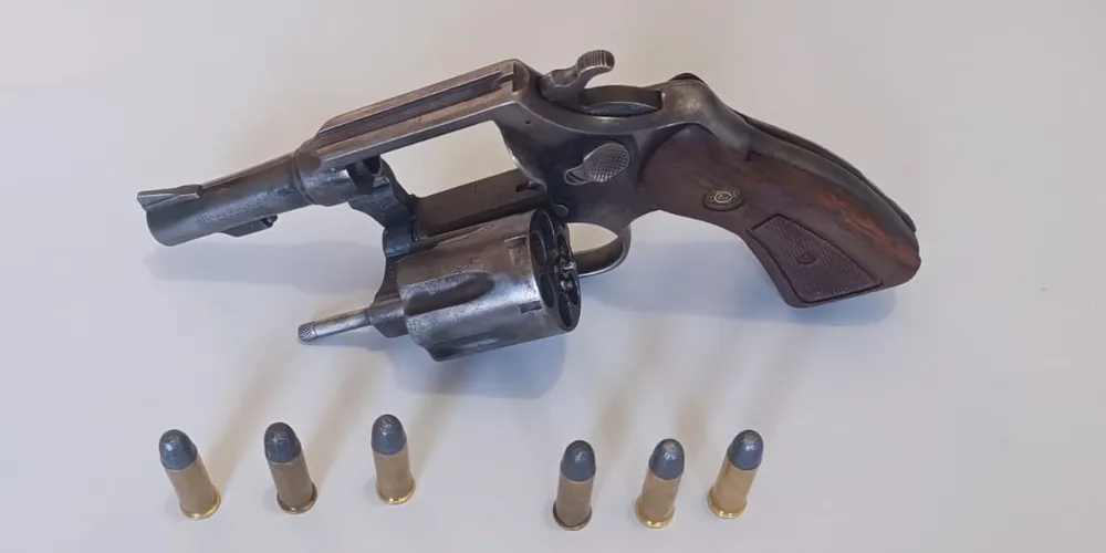 Revólver ponto 38 estava com seis munições intactas
