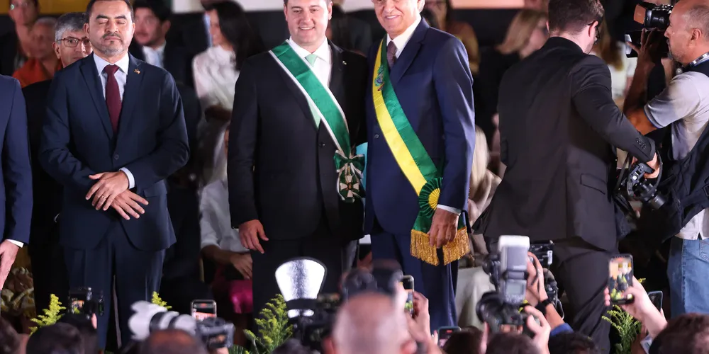 Ratinho Junior recebe a Comenda da Ordem do Mérito de Anhanguera