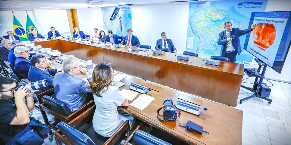 Reunião entre os três Poderes aconteceu nesta terça-feira (17)