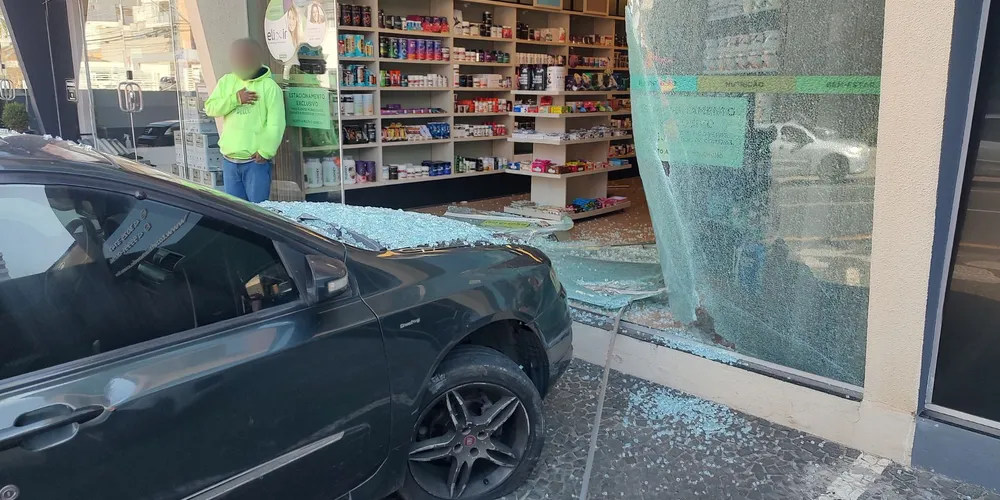 Veículo segue no local e deve ser retirado ainda na sequência