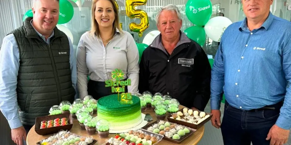 Lideranças celebraram a data de inauguração do Sicredi de Ivaí, em 23 de agosto de 1999