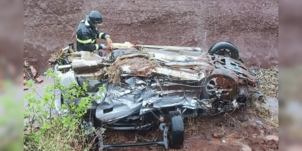 A Polícia Rodoviária Federal (PRF) está investigando as causas do acidente