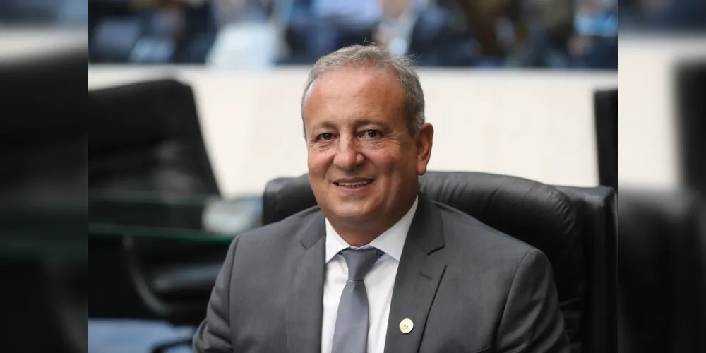 Deputado esteve em conversa com o secretário de Saúde do estado do Paraná