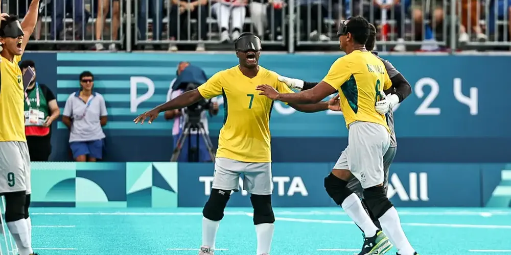 Brasil é a grande potência mundial na modalidade. O Brasil jamais perdeu uma partida de futebol de cegos na história paralímpica