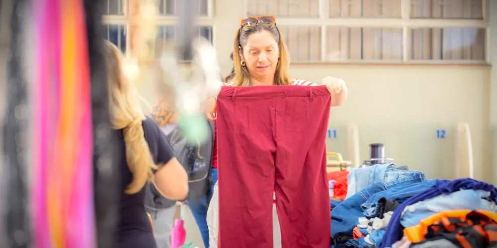 Bazar promoverá a venda de peças de roupa; valor será arrecadado