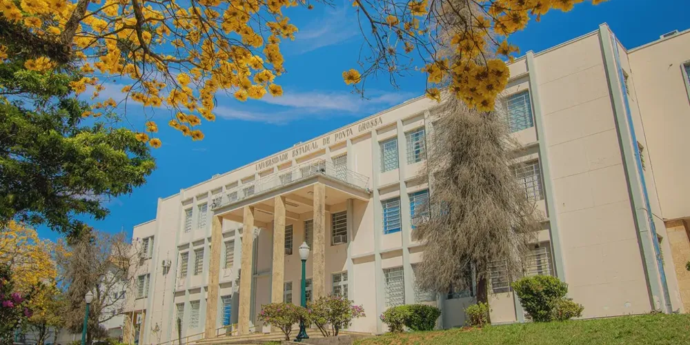Debate ocorre em auditório do Campus Central