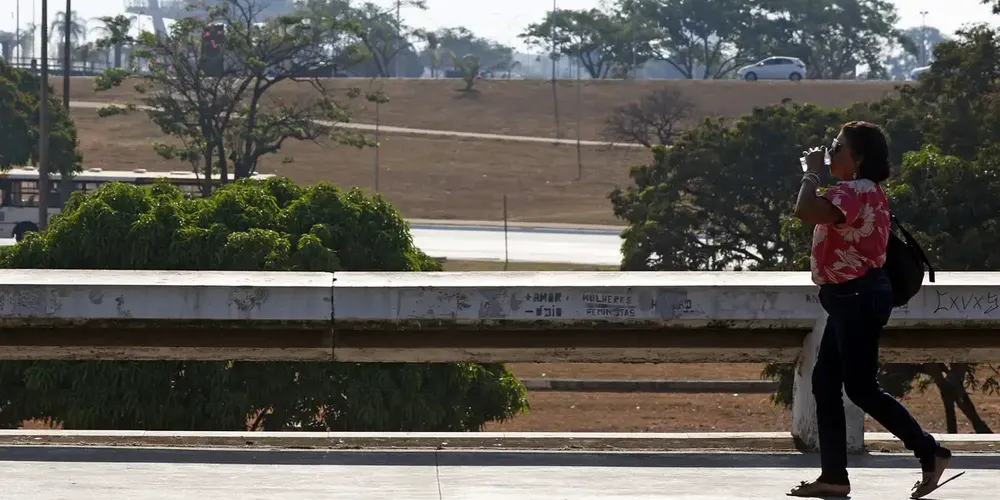 Inmet emite alerta de baixa umidade para 15 estados e o DF