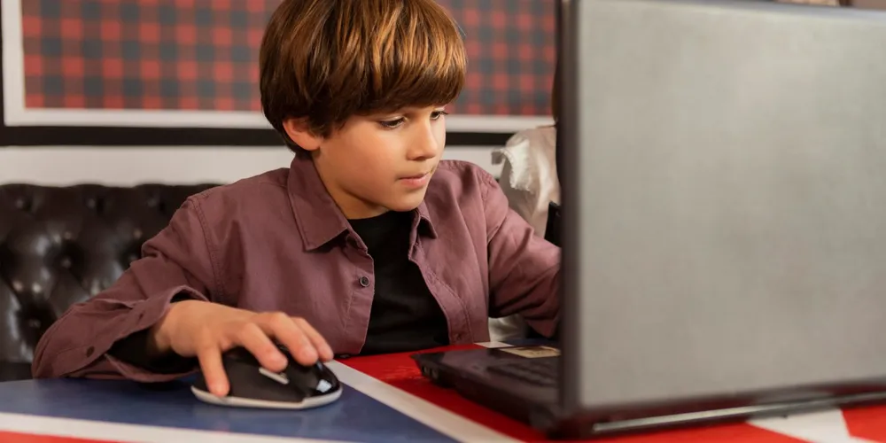 A aquisição de uma segunda língua pode ser feita de forma instintiva