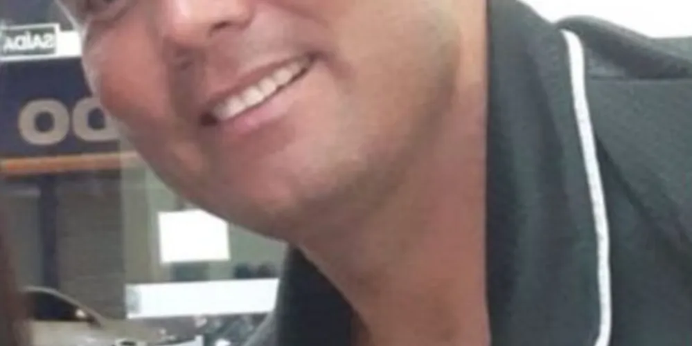 A vítima estava em uma bicicleta motorizada e foi atingida pela locomotiva no momento em que tentava cruzar a linha férrea