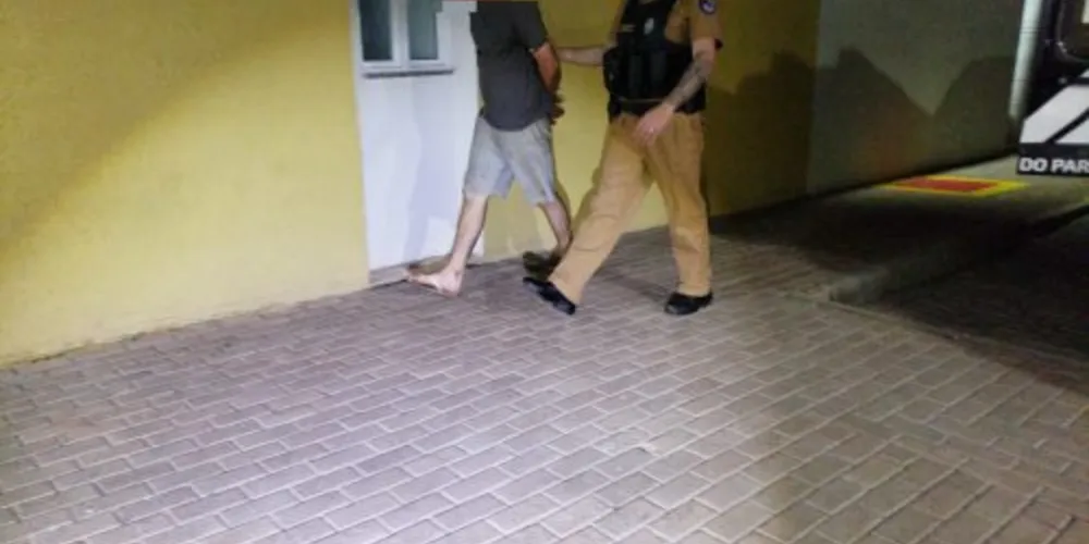 O homem, em estado de alteração, confessou aos policiais que havia consumido cocaína