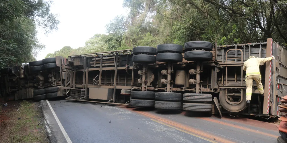 Pista da BR-151 ficou totalmente interdidatada