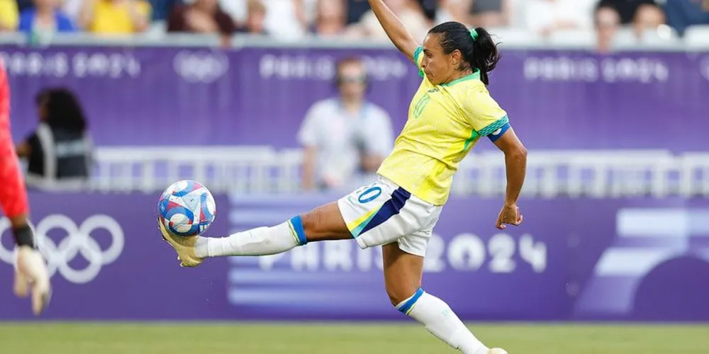 Brasil saiu na frente, mas levou dois gols nos acréscimos