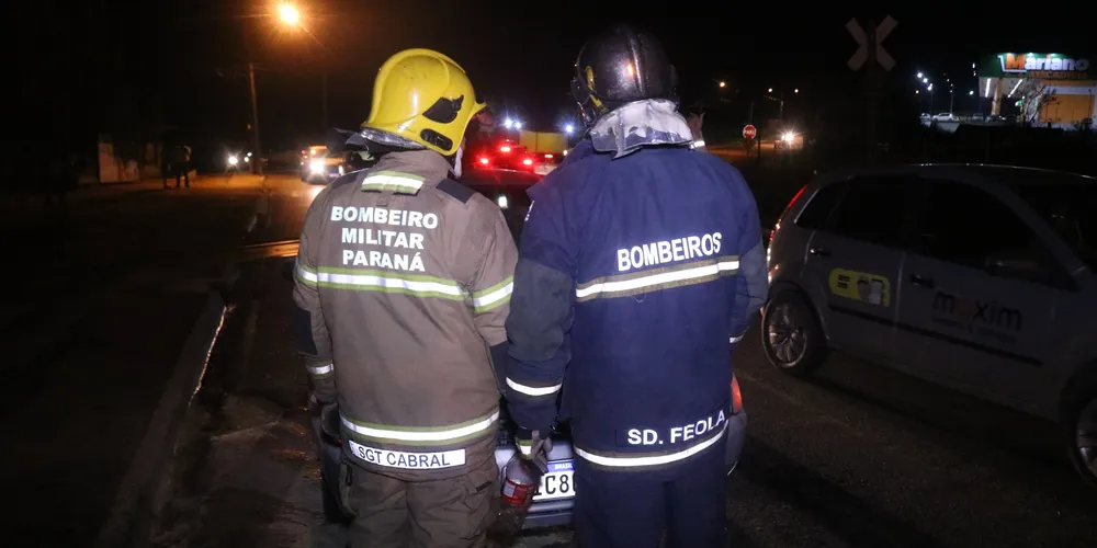 Corpo de Bombeiros foi ao local, mas condutor do veículo já havia controlado as chamas
