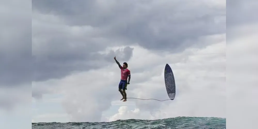 Imagem ilustrativa da imagem Medina e Chumbinho duelam nas quartas do Surfe em Paris