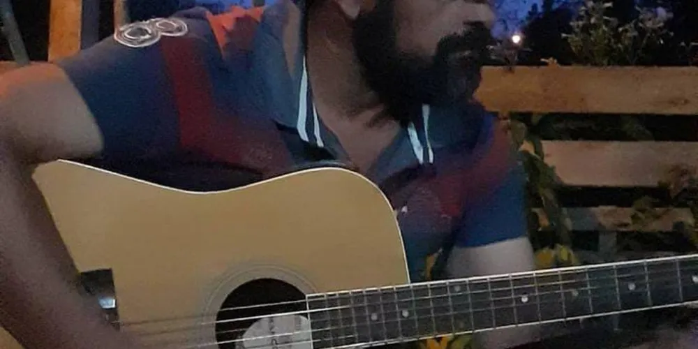 Leandro tem o sonho de cantar para o público