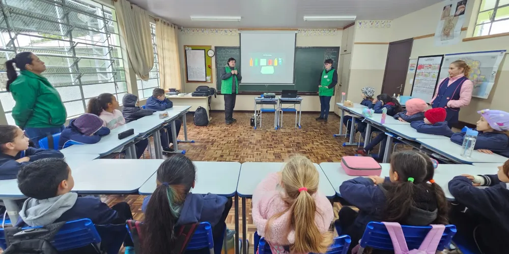 A turma contou com o auxílio de ferramentas educacionais como as videoaulas do projeto Vamos Ler e uma palestra especial sobre separação de resíduos