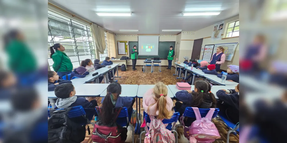 A turma contou com o auxílio de ferramentas educacionais como as videoaulas do projeto Vamos Ler e uma palestra especial sobre separação de resíduos