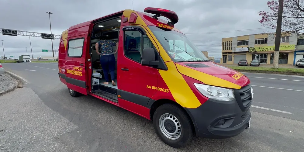 Equipes do Corpo de Bombeiros foram acionadas para prestar atendimento