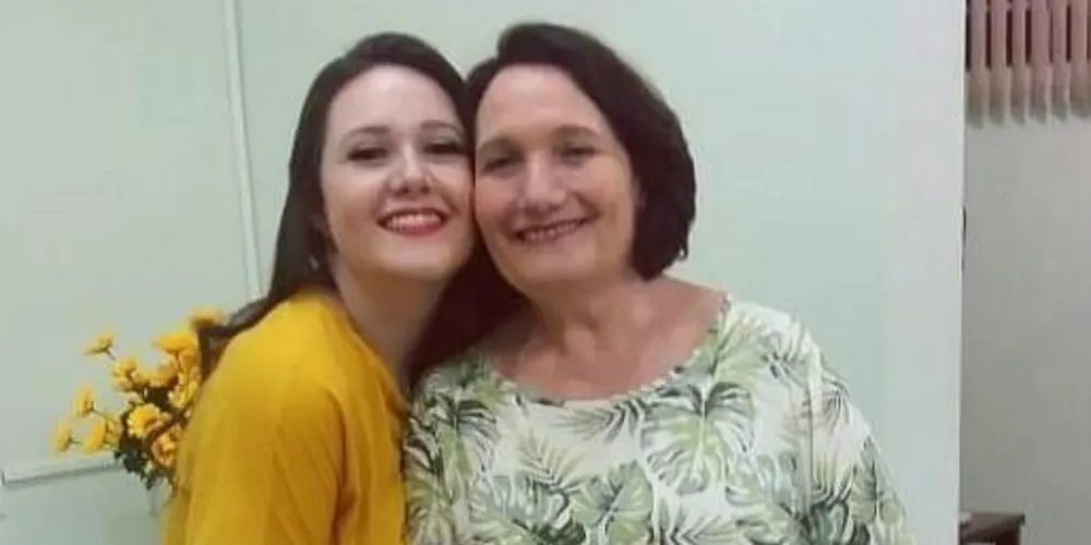 Rakhel está realizando uma 'vaquinha' online para qua a sua mãe consiga fazer uma cirurgia