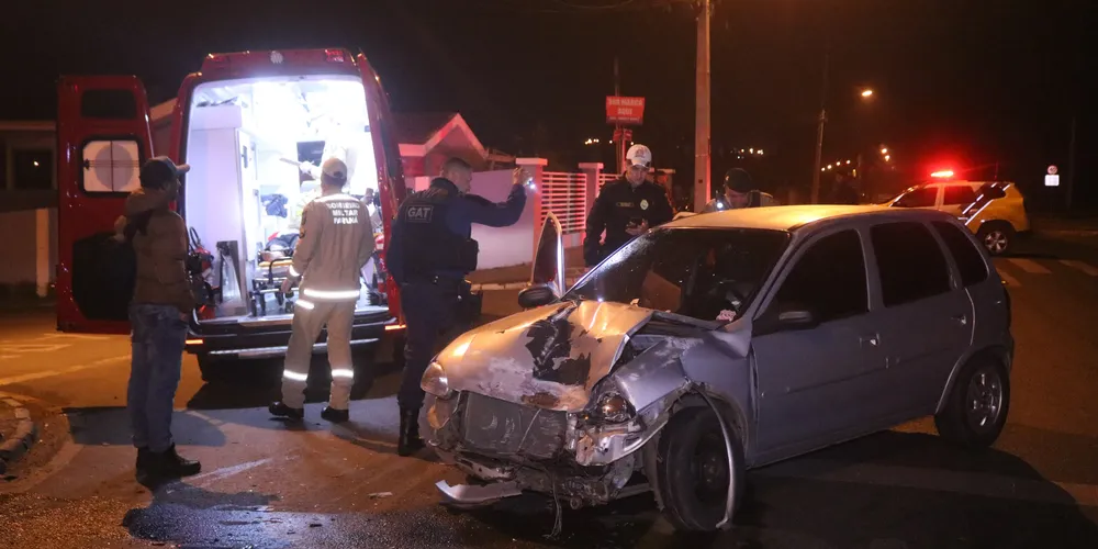 Gol e outro veículo se envolvem na colisão