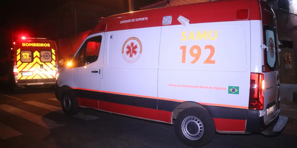 Na queda, homem veio a colidir com um poste