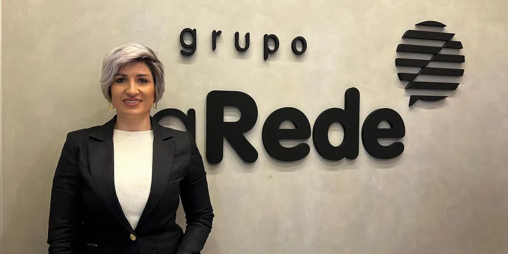 Tati Belo está trabalhando no lançamento da sua própria linha de maquiagem