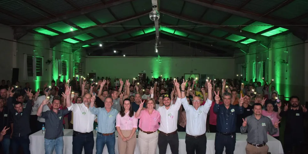 Estavam presentes os 47 candidatos a vereadores; deputados estaduais Romanelli e Moacir Fadel