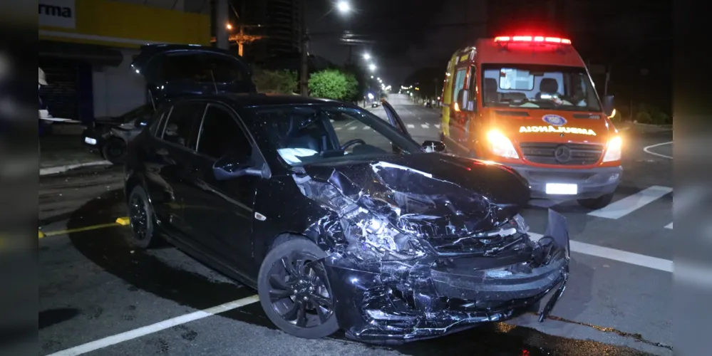 Acidente aconteceu no cruzamento da avenida Anita Garibaldi com a rua Balduíno Taques