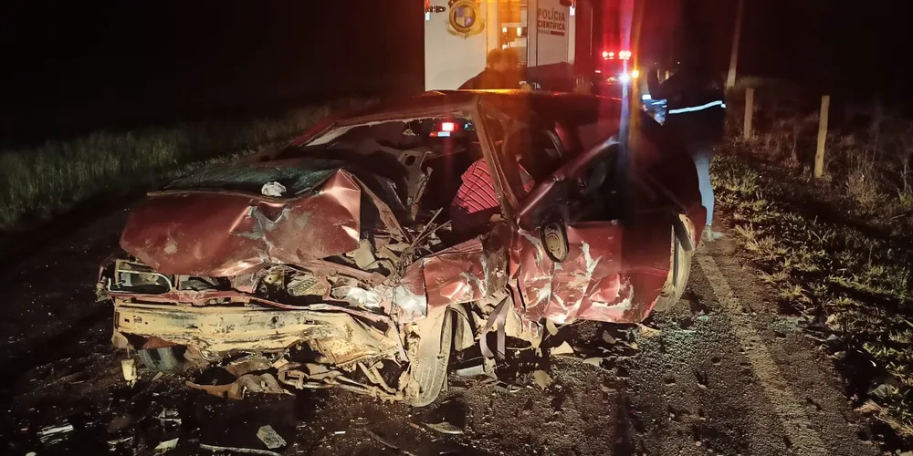 Colisão frontal aconteceu na noite desse sábado
