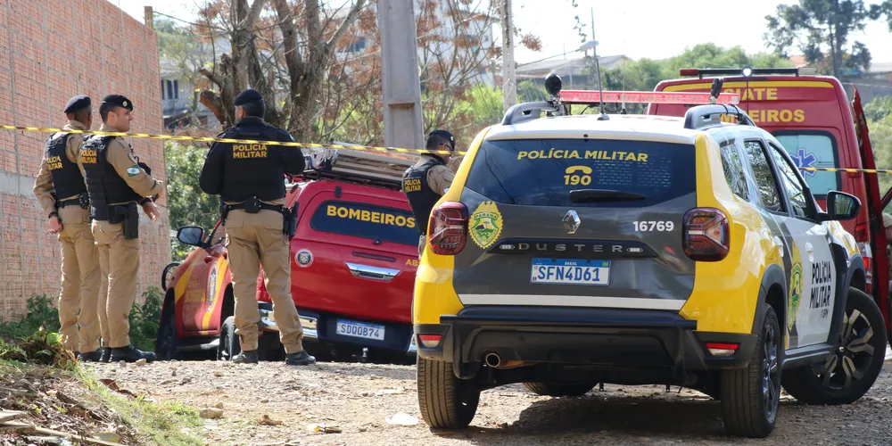 Equipes seguem no local do crime realizando atendimento