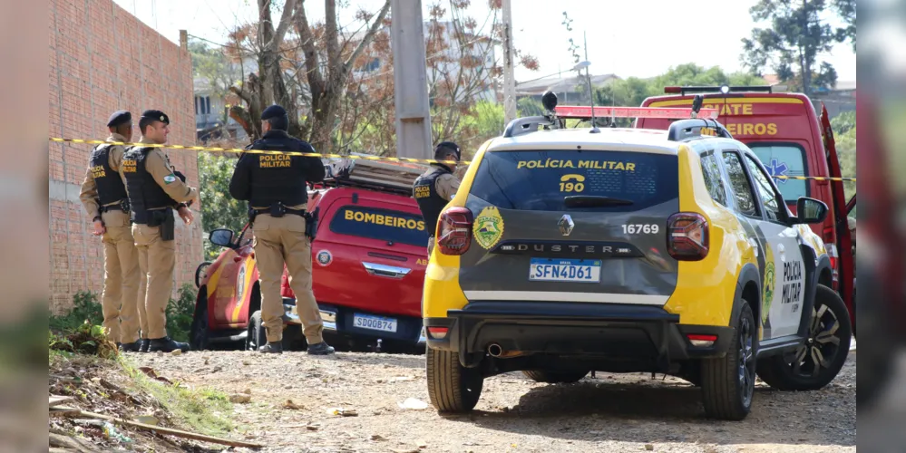 Equipes seguem no local do crime realizando atendimento