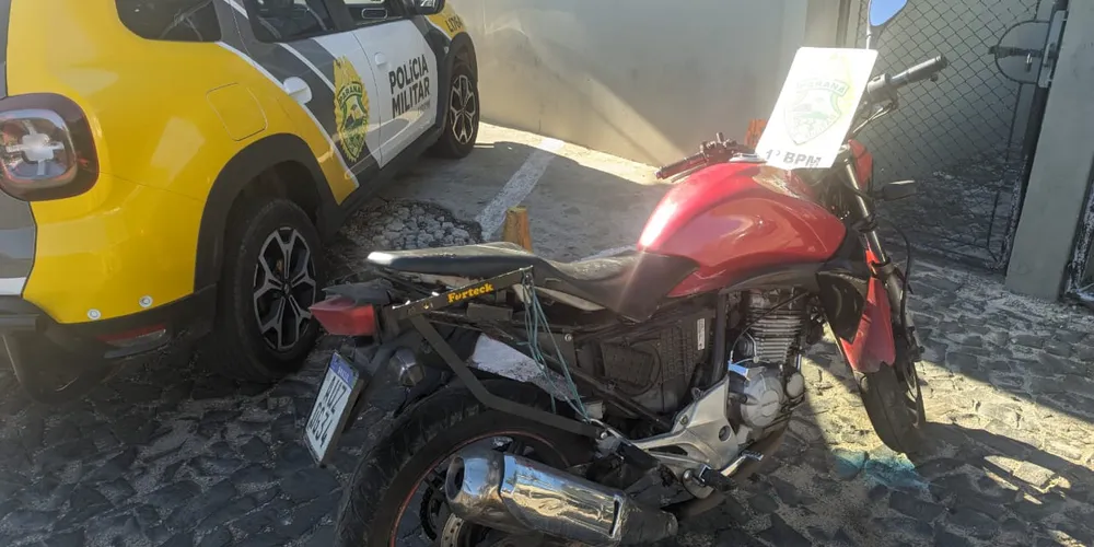 O veículo, que estava em via pública e foi localizado por volta das 15 horas