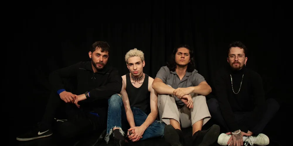 O espetáculo teatral “Os Dois Perdidos” é uma realização da Diálogos Culturais.